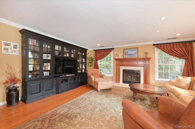 586 Seaford Avenue, Massapequa, NY 11758