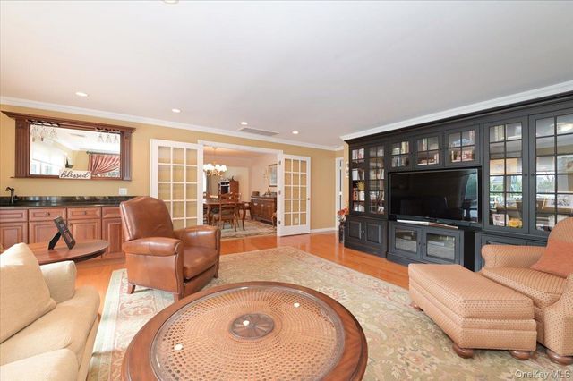 586 Seaford Avenue, Massapequa, NY 11758