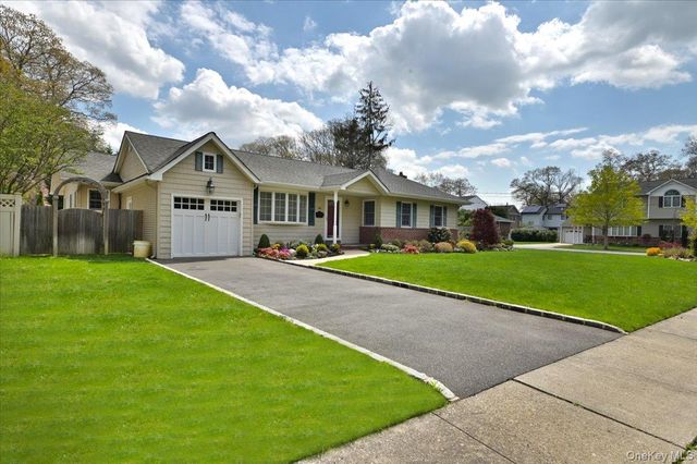 586 Seaford Avenue, Massapequa, NY 11758