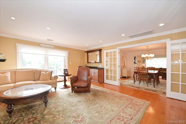 586 Seaford Avenue, Massapequa, NY 11758