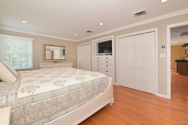 586 Seaford Avenue, Massapequa, NY 11758