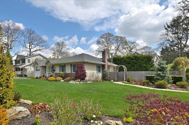 586 Seaford Avenue, Massapequa, NY 11758