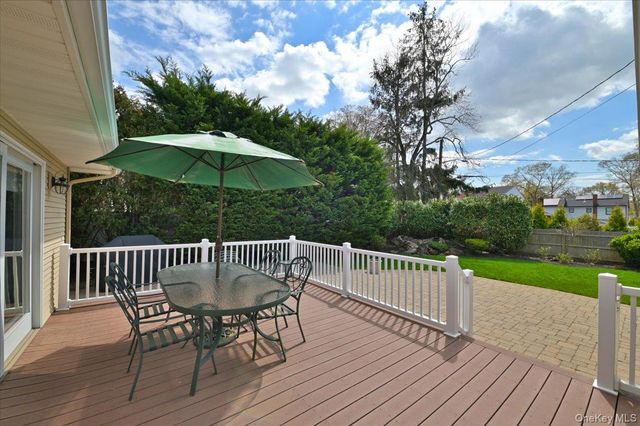 586 Seaford Avenue, Massapequa, NY 11758