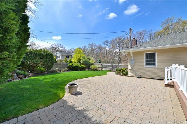 586 Seaford Avenue, Massapequa, NY 11758