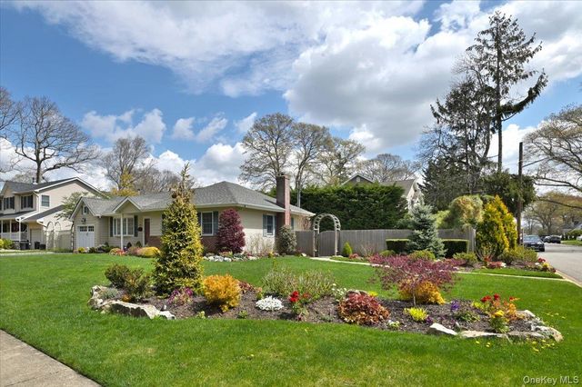 586 Seaford Avenue, Massapequa, NY 11758
