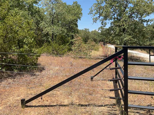 209 Red Top Road, Valley View, TX 76272