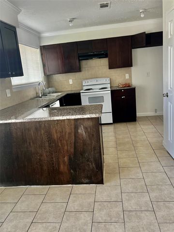 2518 Ridge Hollow Drive, Houston, TX 77067