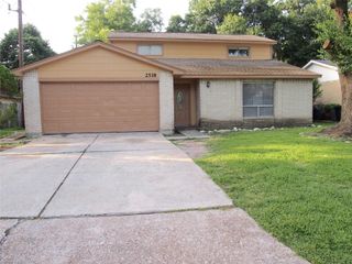 2518 Ridge Hollow Drive, Houston, TX 77067
