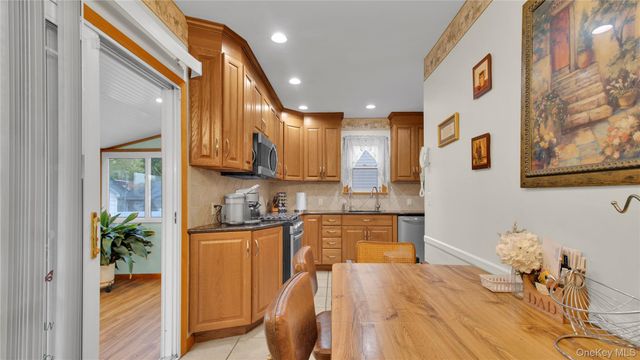 56 Liggett Road, Valley Stream, NY 11581