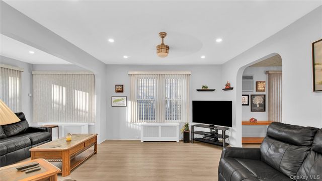 56 Liggett Road, Valley Stream, NY 11581