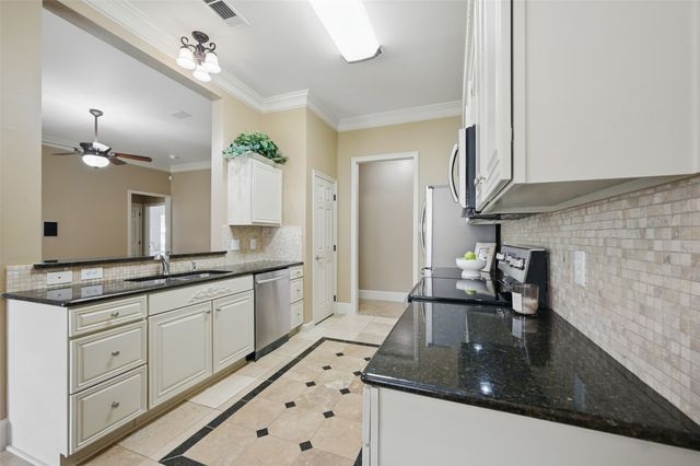 912 Glenngary Way, Denton, TX 76208