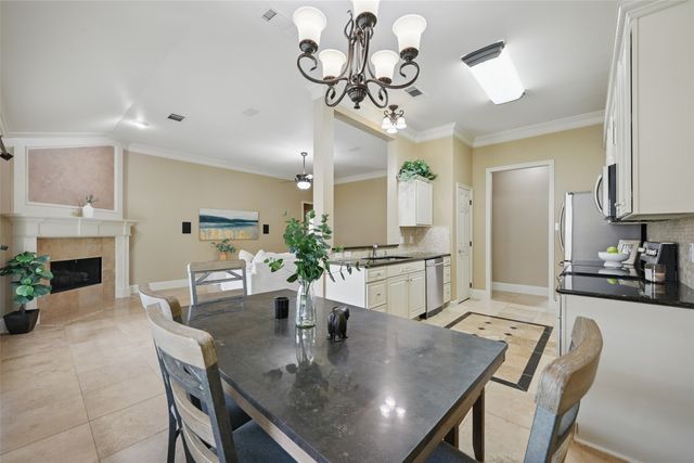 912 Glenngary Way, Denton, TX 76208