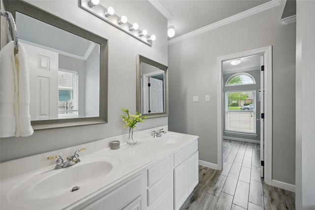 912 Glenngary Way, Denton, TX 76208