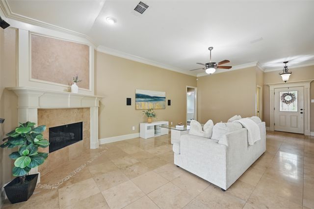 912 Glenngary Way, Denton, TX 76208