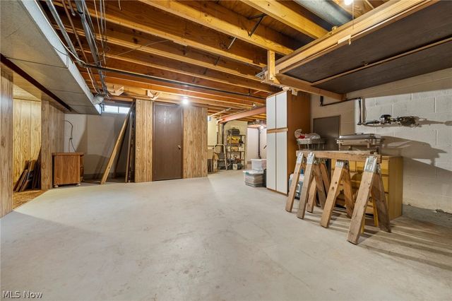 24707 Westwood, Westlake, OH 44145
