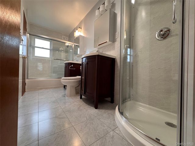 14749 28th Avenue, Flushing, NY 11354