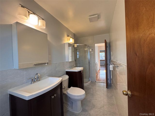 14749 28th Avenue, Flushing, NY 11354