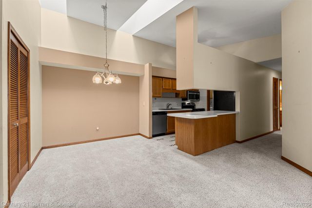 1325 Harbour Boulevard 88, Trenton, MI 48183