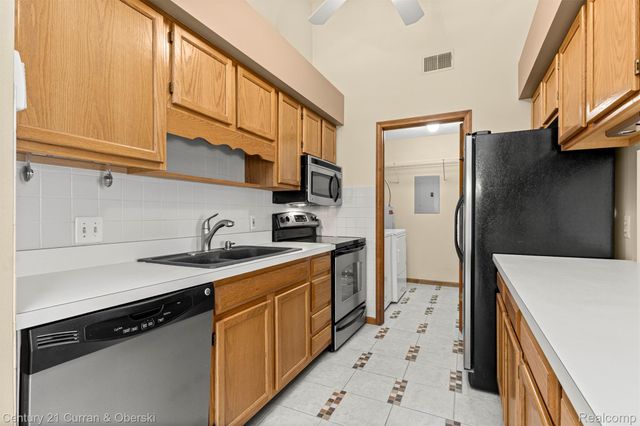 1325 Harbour Boulevard 88, Trenton, MI 48183