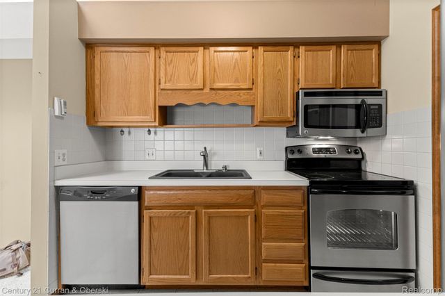 1325 Harbour Boulevard 88, Trenton, MI 48183