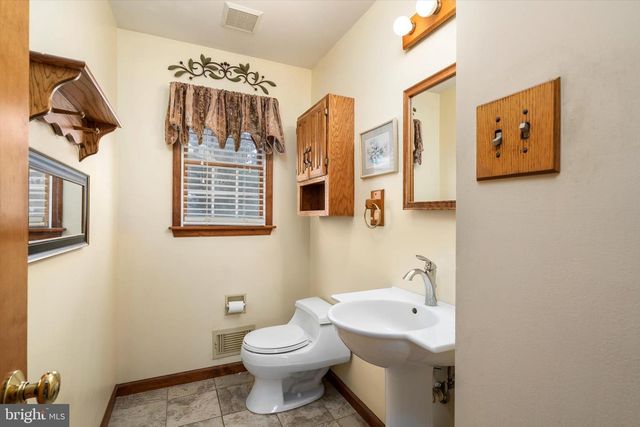 130 HOPKINS RD, New Egypt, NJ 08533