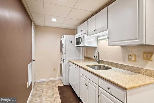 130 HOPKINS RD, New Egypt, NJ 08533