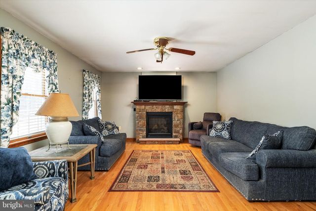 130 HOPKINS RD, New Egypt, NJ 08533