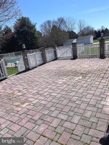130 HOPKINS RD, New Egypt, NJ 08533