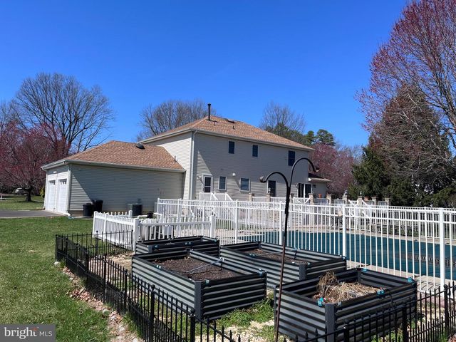 130 HOPKINS RD, New Egypt, NJ 08533