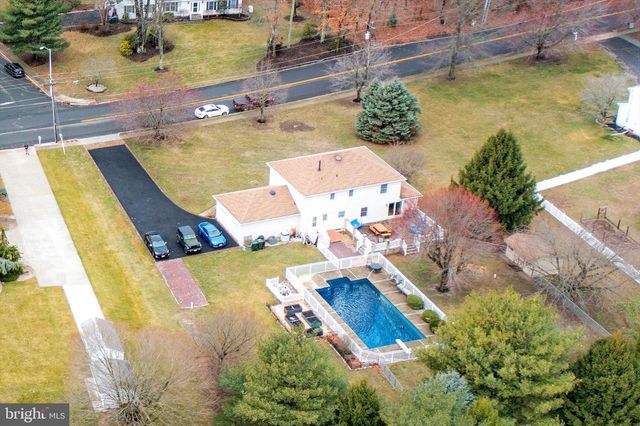 130 HOPKINS RD, New Egypt, NJ 08533