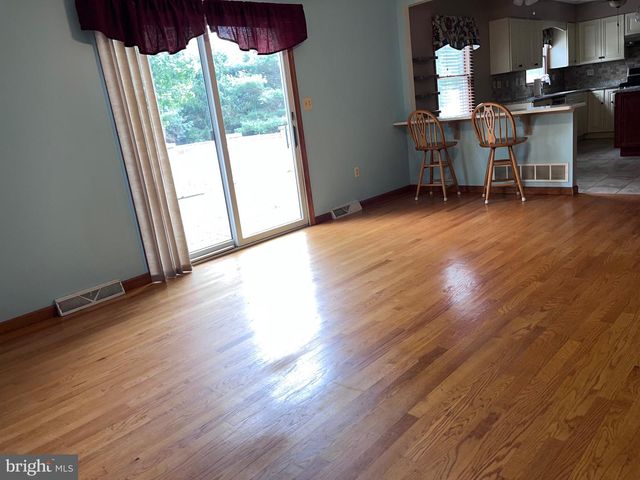 130 HOPKINS RD, New Egypt, NJ 08533