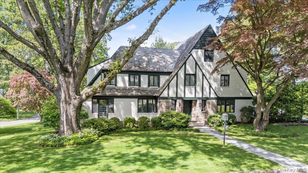 54 Inverness Road, Scarsdale, NY 10583