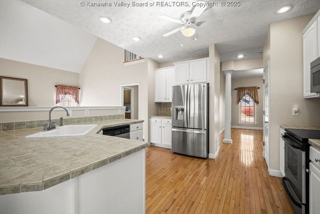 1050 St. Ives Drive, Hurricane, WV 25526