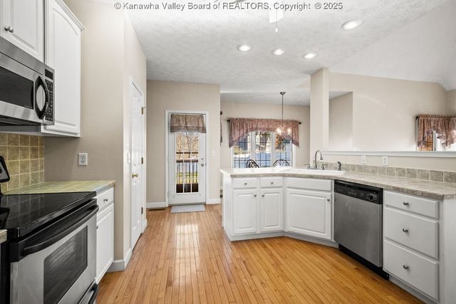 1050 St. Ives Drive, Hurricane, WV 25526