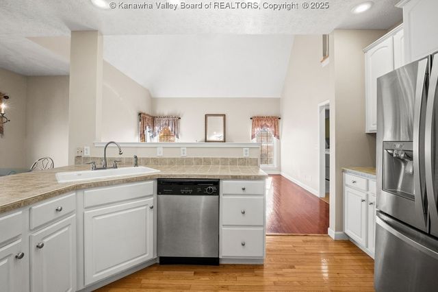 1050 St. Ives Drive, Hurricane, WV 25526