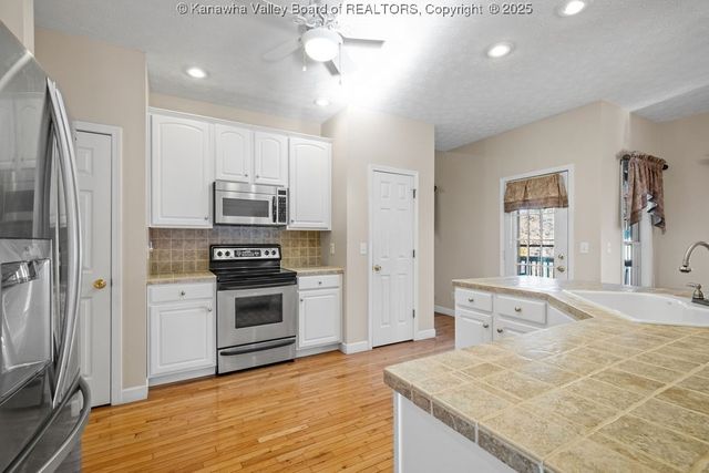 1050 St. Ives Drive, Hurricane, WV 25526