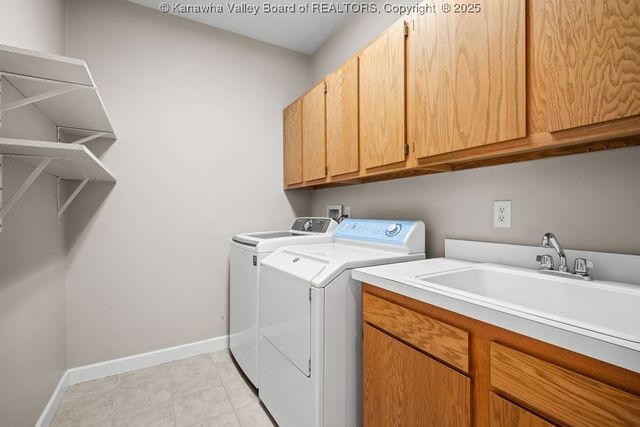 1050 St. Ives Drive, Hurricane, WV 25526