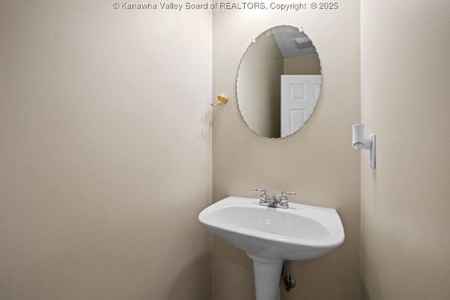 1050 St. Ives Drive, Hurricane, WV 25526