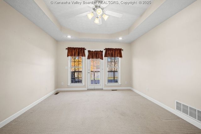 1050 St. Ives Drive, Hurricane, WV 25526