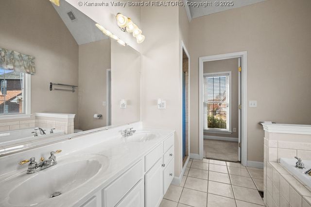 1050 St. Ives Drive, Hurricane, WV 25526