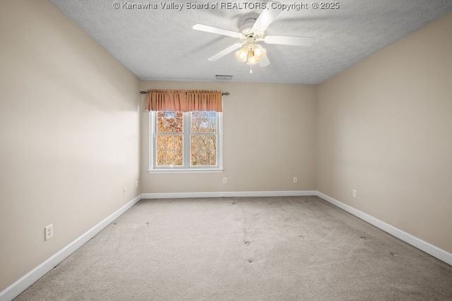 1050 St. Ives Drive, Hurricane, WV 25526