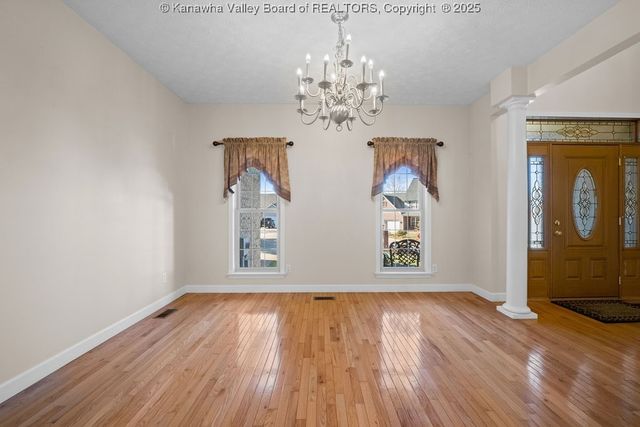 1050 St. Ives Drive, Hurricane, WV 25526