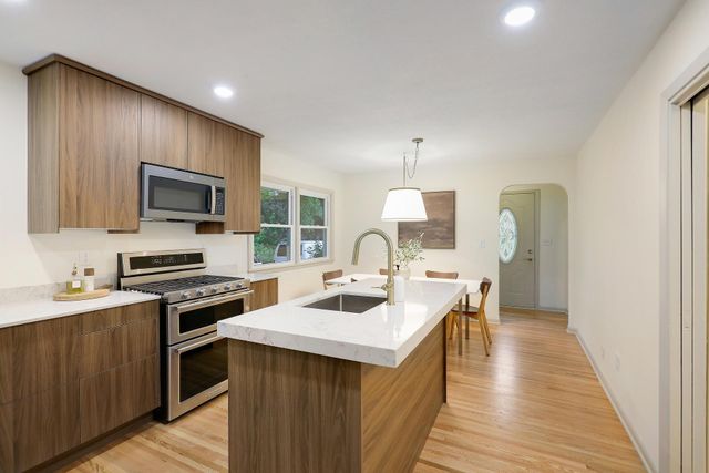 2911 Troseth Road, Roseville, MN 55113