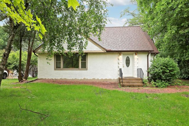 2911 Troseth Road, Roseville, MN 55113