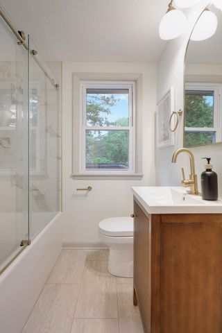 2911 Troseth Road, Roseville, MN 55113