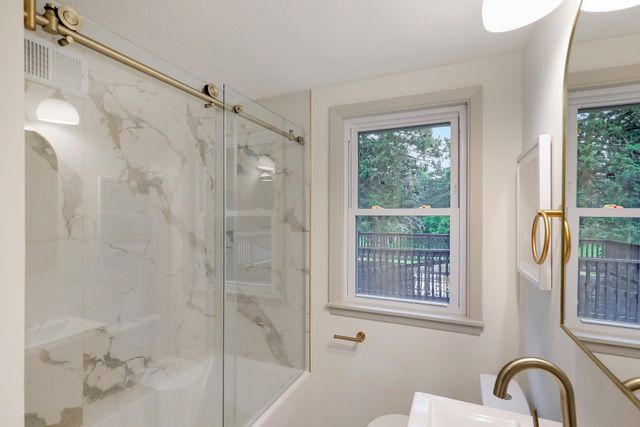 2911 Troseth Road, Roseville, MN 55113