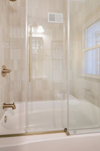 2911 Troseth Road, Roseville, MN 55113