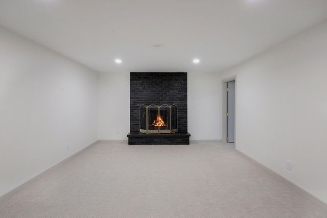 2911 Troseth Road, Roseville, MN 55113