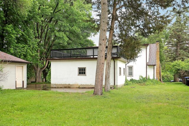 2911 Troseth Road, Roseville, MN 55113