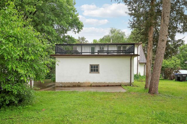 2911 Troseth Road, Roseville, MN 55113